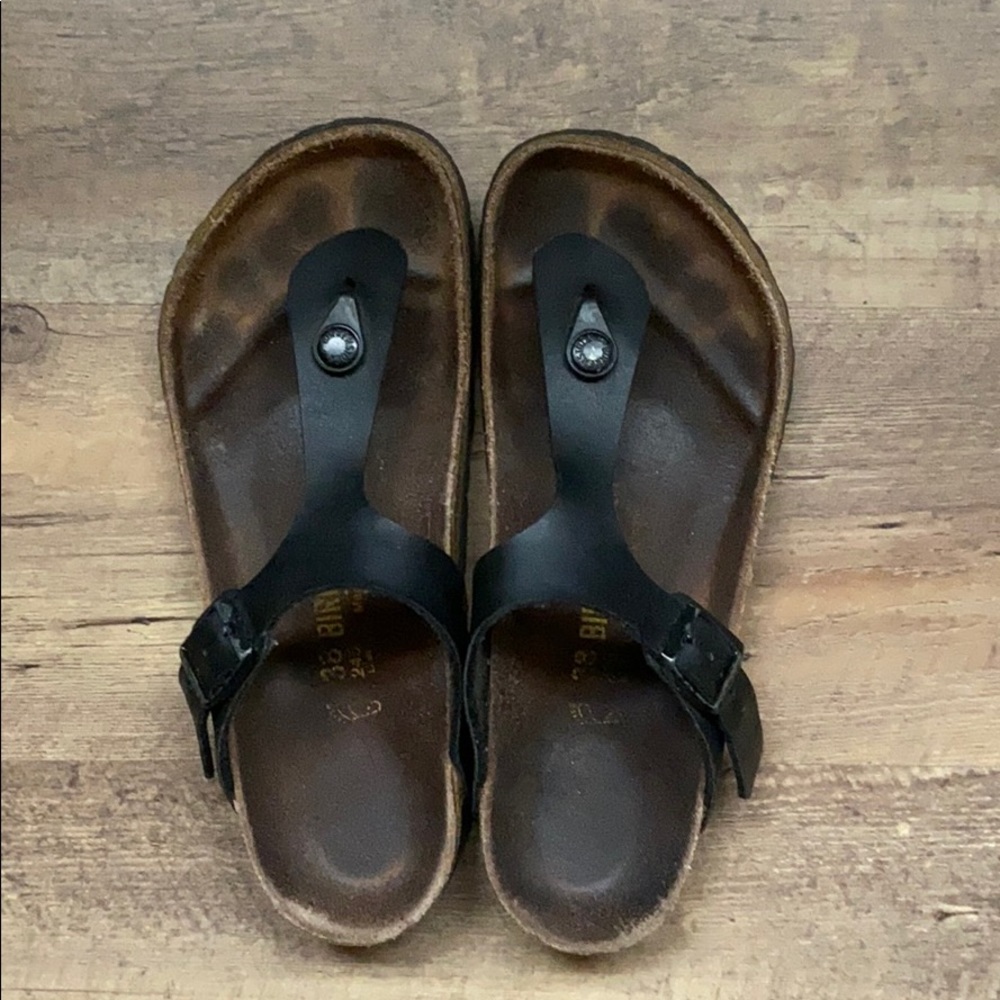 Birkenstocks Gizeh sandals